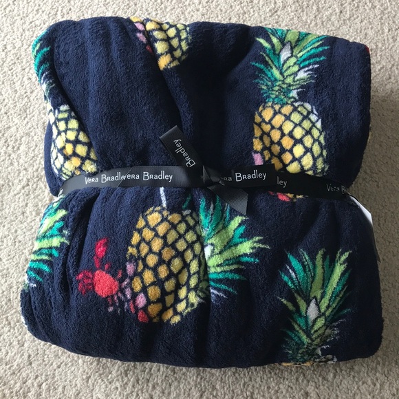 Vera Bradley Other - Vera Bradley Pineapple toucan party blanket throw